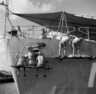 HM N5 krijgt een opknapbeurt aan de kade bij de marinebasis in Willemstad op Cu, Bestanddeelnr 252-7224