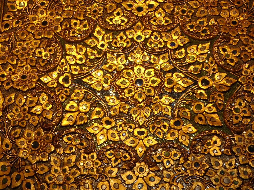 Gold mosaic pattern