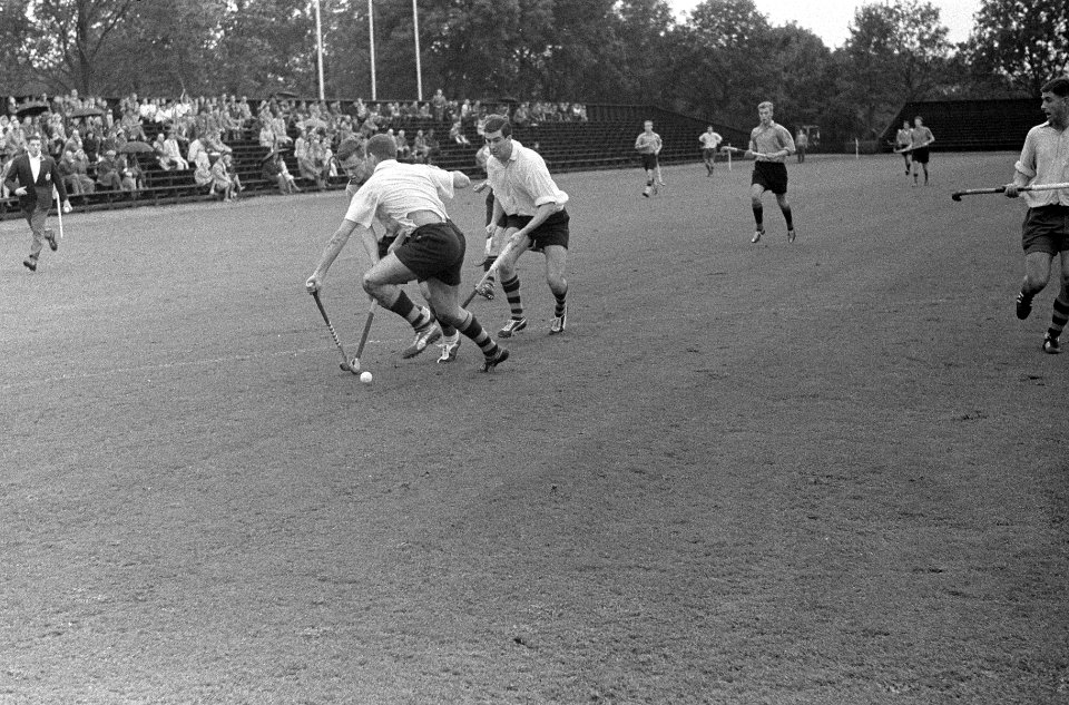 Hockey Amsterdam tegen Laren 1-1. Spelmoment, Bestanddeelnr 913-0215