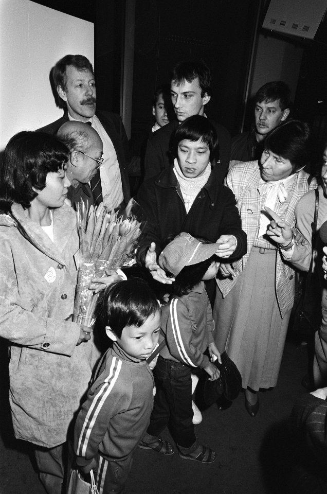 Hoang en familie met staatssecretaris Korte-van Hemel, Bestanddeelnr 933-5304