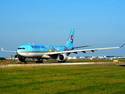 HL8211 Korean Air Lines Airbus A330-223 - cn 1133 taxiing 18july2013 pic-005