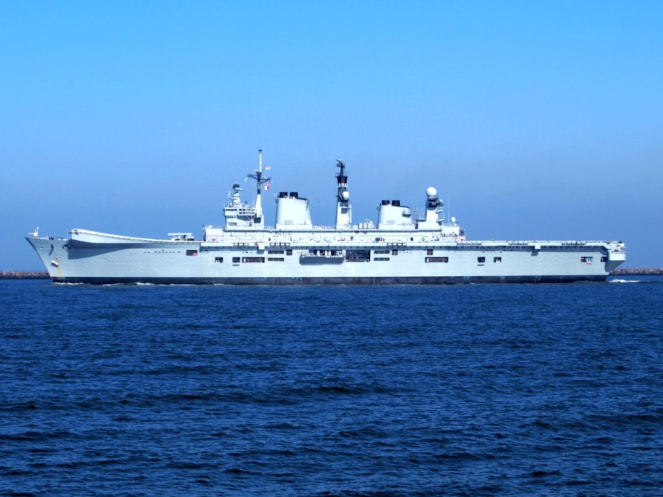 HMS Illustrious (R06) at Port of Amsterdam, 02Mar2009 p6