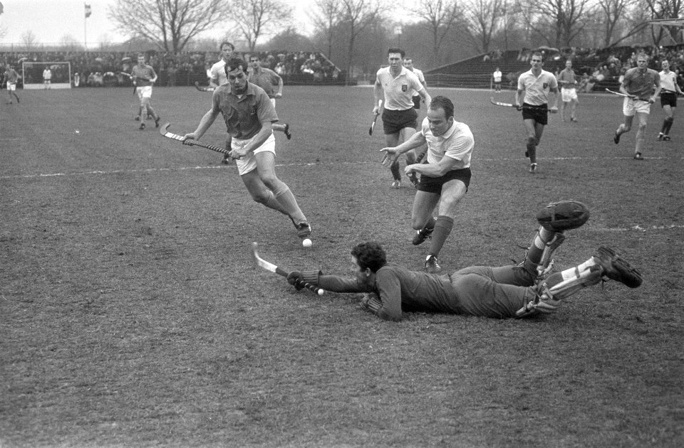 Hockey Nederland tegen Belgie 1-1 in het Wagener hokeystadion te Amstelveen debu, Bestanddeelnr 922-2473