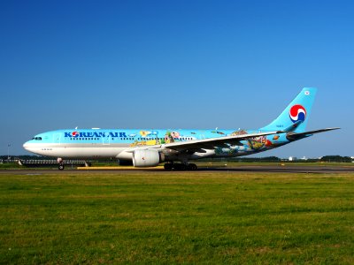 HL8211 Korean Air Lines Airbus A330-223 - cn 1133 taxiing 18july2013 pic-010