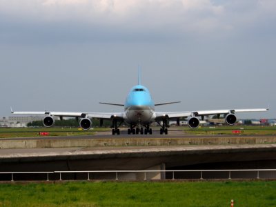 HL7605 Korean Air Lines Boeing 747-4B5F(ER) - cn 35526 taxiing 14july2013 pic-001