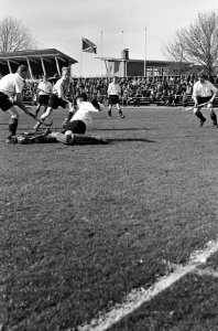 Hockey Amsterdam tegen Hilversum 4-0, aanval van Amsterdam, Bestanddeelnr 917-5831