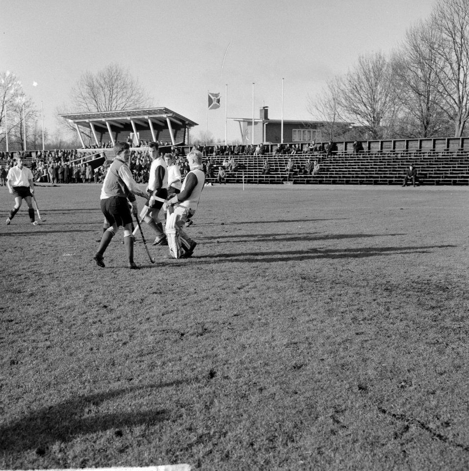 Hockey Amsterdam tegen Leiden 3-1, spelmoment, Bestanddeelnr 917-4275