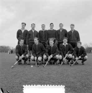 Hockey Laren tegen Amsterdam 1-1, spelmoment, Bestanddeelnr 907-5521