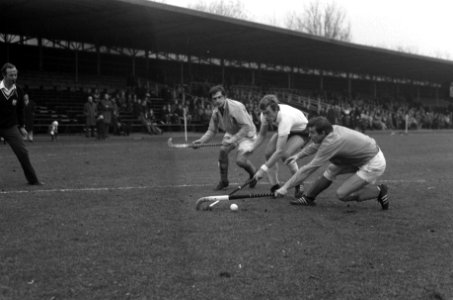 Hockey Amsterdam tegen Kampong 0-1, Nico Spits (m) in actie, Bestanddeelnr 925-2088