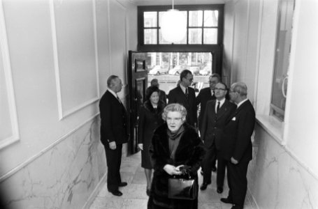 HM bij installatie stuurgroep arbeidsmarkt en stuurgroep Demografisch Onderzoek , Bestanddeelnr 927-7331