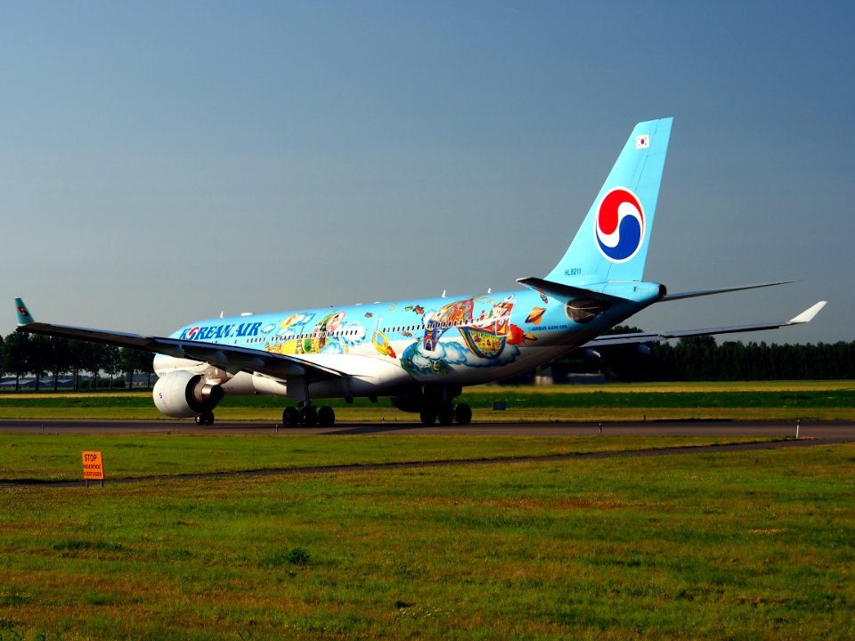 HL8211 Korean Air Lines Airbus A330-223 - cn 1133 taxiing 18july2013 pic-014