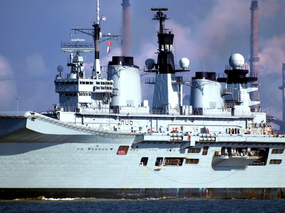 HMS Illustrious (R06) at Port of Amsterdam, 02Mar2009 p4