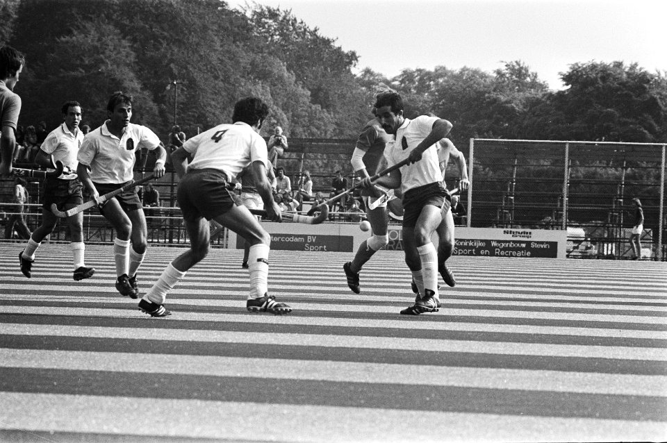 Hockey Nederland tegen Spanje 2-2 op kunstgras, spelmoment, Bestanddeelnr 928-5974
