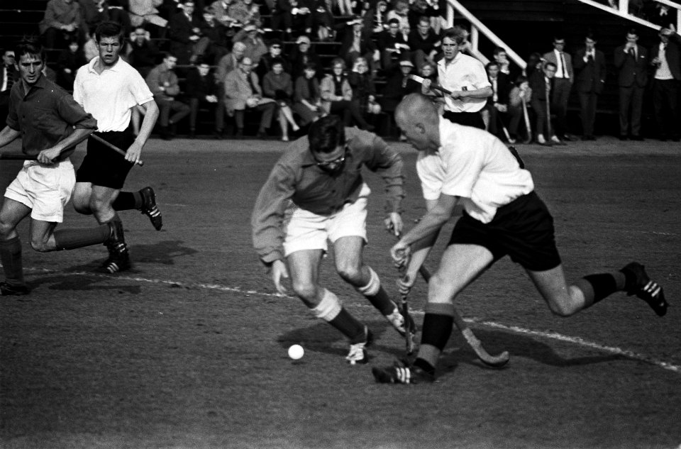 Hockey Amsterdam tegen Kampong. Spelmomenten, Bestanddeelnr 915-6985