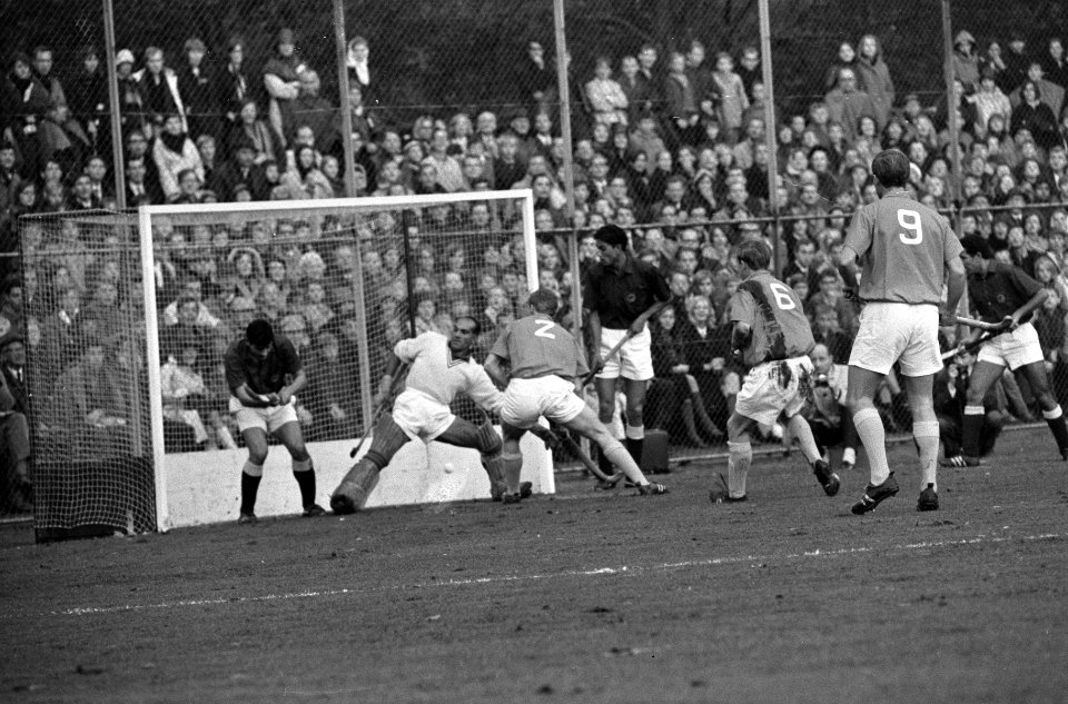 Hockey Nederland tegen Pakistan 2-2. Nederland scoort eerste goal, Bestanddeelnr 920-8187