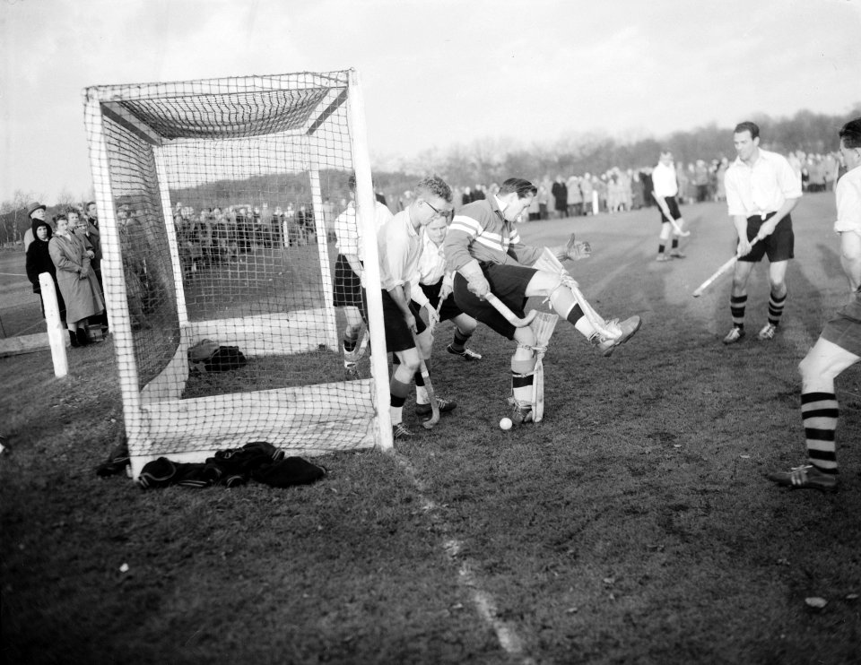 Hockey Amsterdam tegen Laren 0-1 (doelman Mulder), Bestanddeelnr 909-1694