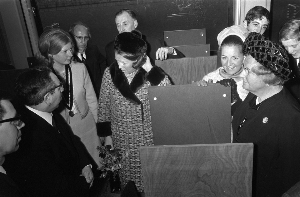 HM Juliana opent het nieuwe Baarns Lyceum te Baarn, Bestanddeelnr 922-2518