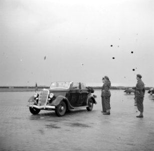 Hofauto met koningin Wilhelmina, Bestanddeelnr 255-7709
