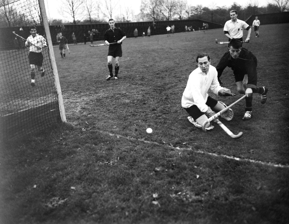 Hockey Amsterdam tegen Delftse studenten, doelman Mulder, Bestanddeelnr 909-0998