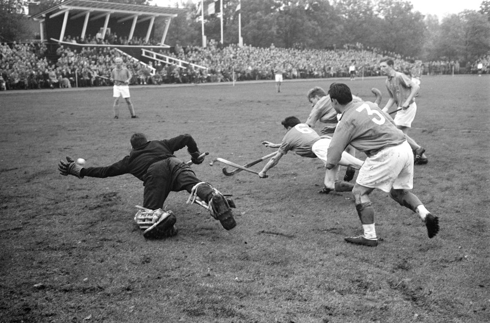 Hockey Nederland tegen Frankrijk, Dobigny mist, het derde doelpunt van midvoor S, Bestanddeelnr 914-4751