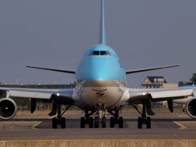 HL7605 Korean Air Lines Boeing 747-4B5F(ER) - cn 35526 taxiing, 25august2013 pic-1