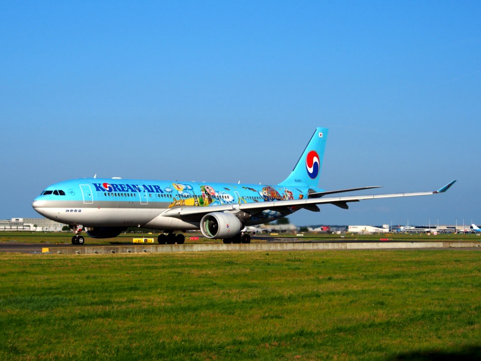 HL8211 Korean Air Lines Airbus A330-223 - cn 1133 taxiing 18july2013 pic-007