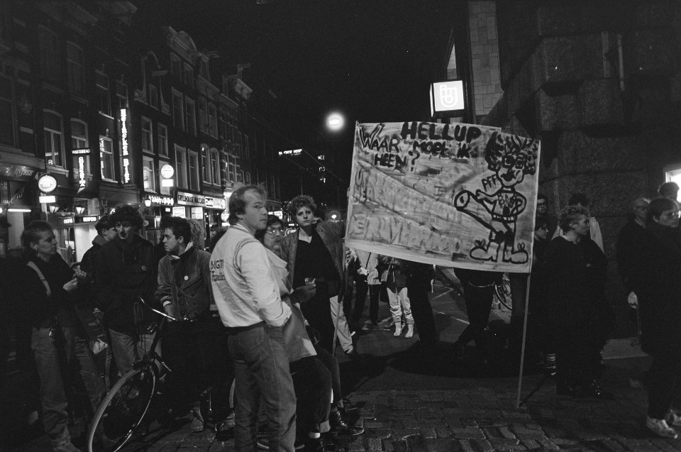 Hoeren en sympatisanten demonstreren tegen gemeentebeleid m.b.t. heroine en stra, Bestanddeelnr 933-3918