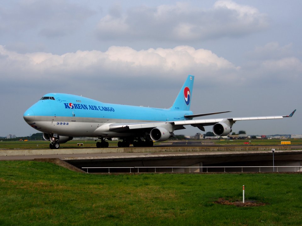 HL7605 Korean Air Lines Boeing 747-4B5F(ER) - cn 35526 taxiing 14july2013 pic-003