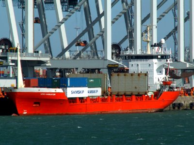 HMS Navigator IMO 8414661 loading and unloading in the Amazone harbour Port of Rotterdam 01-Apr-2006