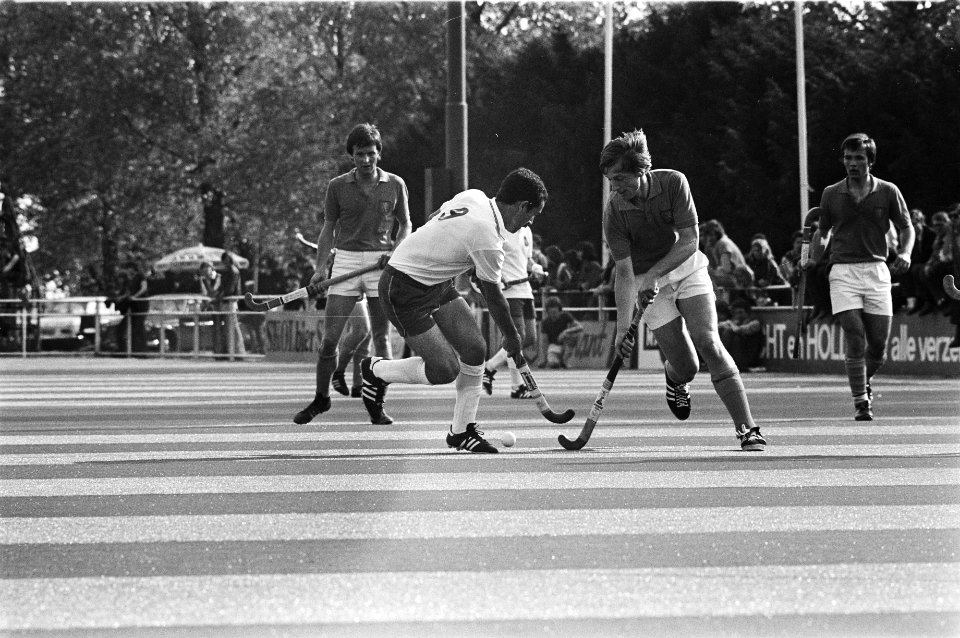 Hockey Nederland tegen Spanje 2-2 op kunstgras, spelmoment, Bestanddeelnr 928-5975