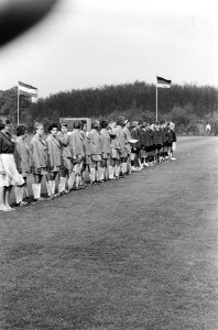 Hockey Nederland tegen West Duitsland dames te Zwolle, Nederlandse en Duitse elf, Bestanddeelnr 917-7809