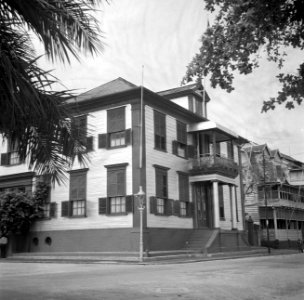 Hoekhuis ('Corner House') op Waterkant nr. 2 in Paramaribo, Bestanddeelnr 252-6168