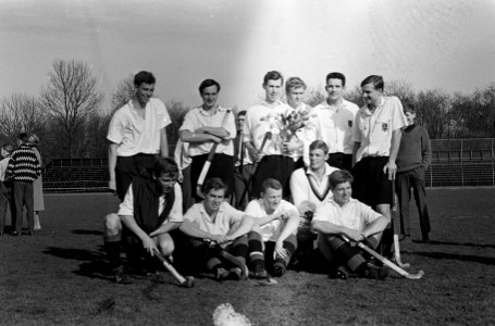 Hockey Amsterdam tegen Hilversum 4-0, elftal Amsterdam kampioen, Bestanddeelnr 917-5835