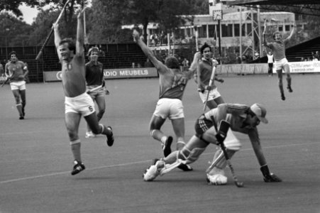 Hockey Nederland tegen Australie 5-2, M van Grimsberg (14) loopt juichend weg n, Bestanddeelnr 931-0823