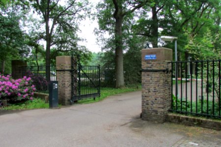 Hoenderloo, toegangshek Hoge Veluwe (Houtkampweg)