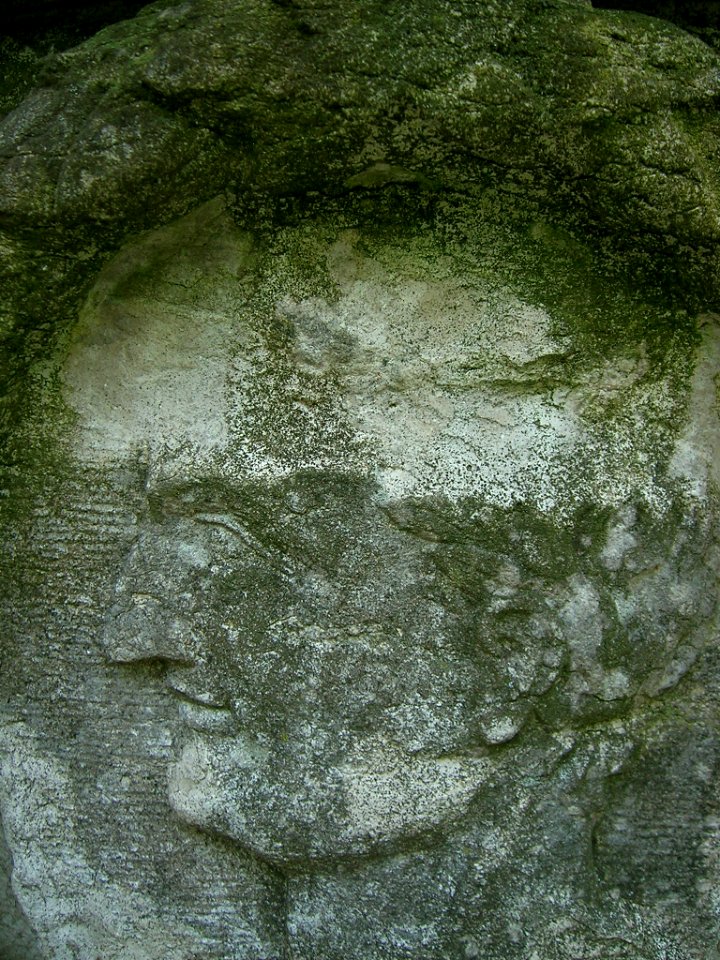 Hofgarten Eichstätt -Steinvase W Relief N 3