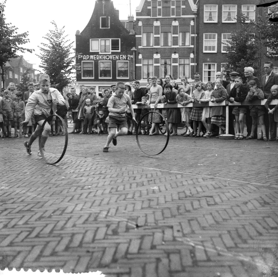 Hoepelwedstrijden in kader van het Jordaanjeugdfestival, Bestanddeelnr 909-7152