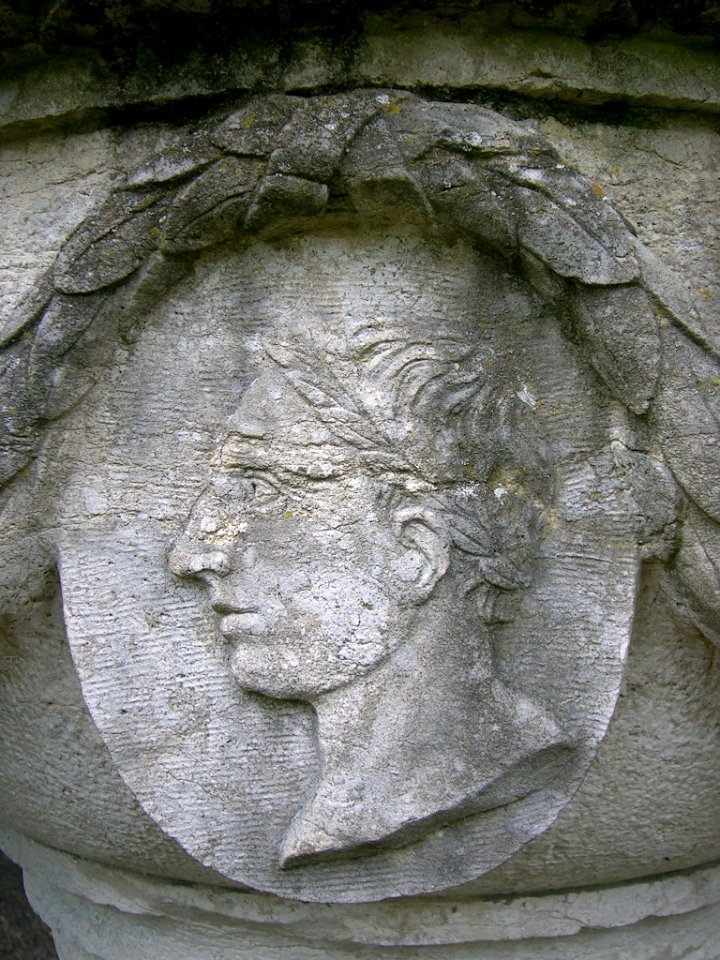 Hofgarten Eichstätt -Steinvase O Relief S 1