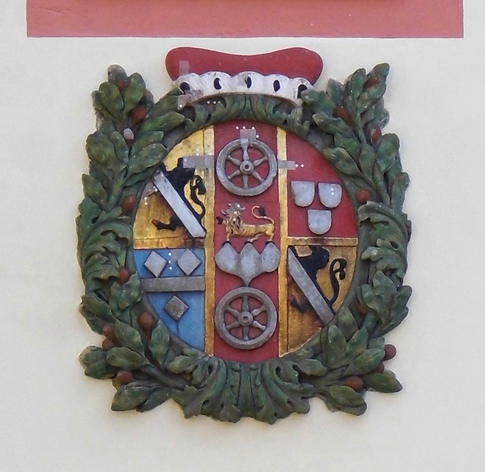 Hofheim, Kellereigebäude, Wappen über der Tür