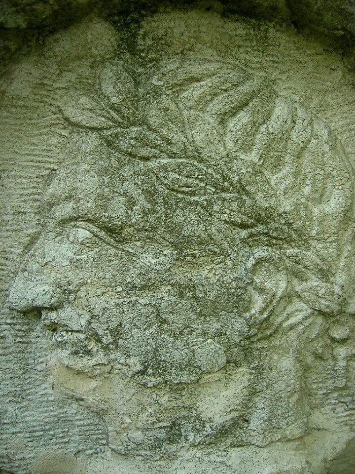 Hofgarten Eichstätt -Steinvase W Relief S 3