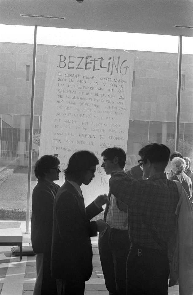 Hogeschool te Tilburg gesloten na bezetting van de senaatskamer en de telefoonce, Bestanddeelnr 922-3529