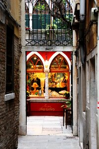 Venice alley business