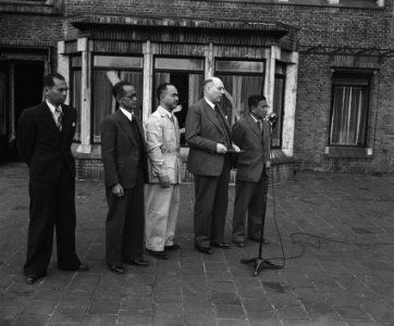 Hoge Veluwe Conferentie Nederlands Indië, van links naar rechts Soedawono, Soew, Bestanddeelnr 901-6531