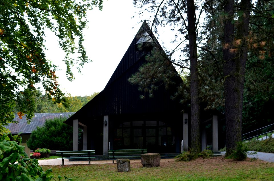 Hofheim, Waldfriedhof, Trauerhalle, Front