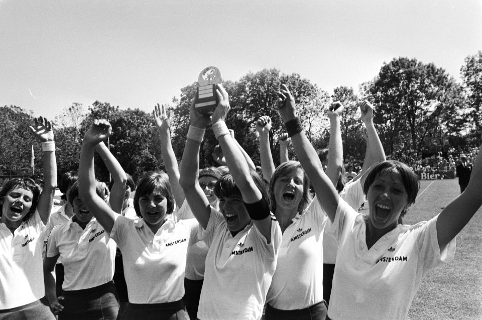Hockey, Europacup dames finale (Amsterdam tegen Eintracht) Amsterdamse meisjes m, Bestanddeelnr 928-6295