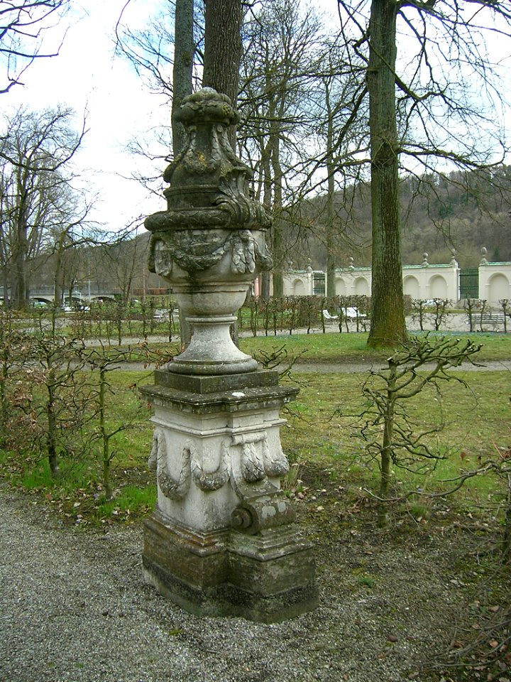 Hofgarten Eichstätt -Steinvase W (3)