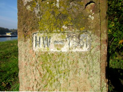 Hochwassermarke von 1881 am Rhein km 234 (2012)