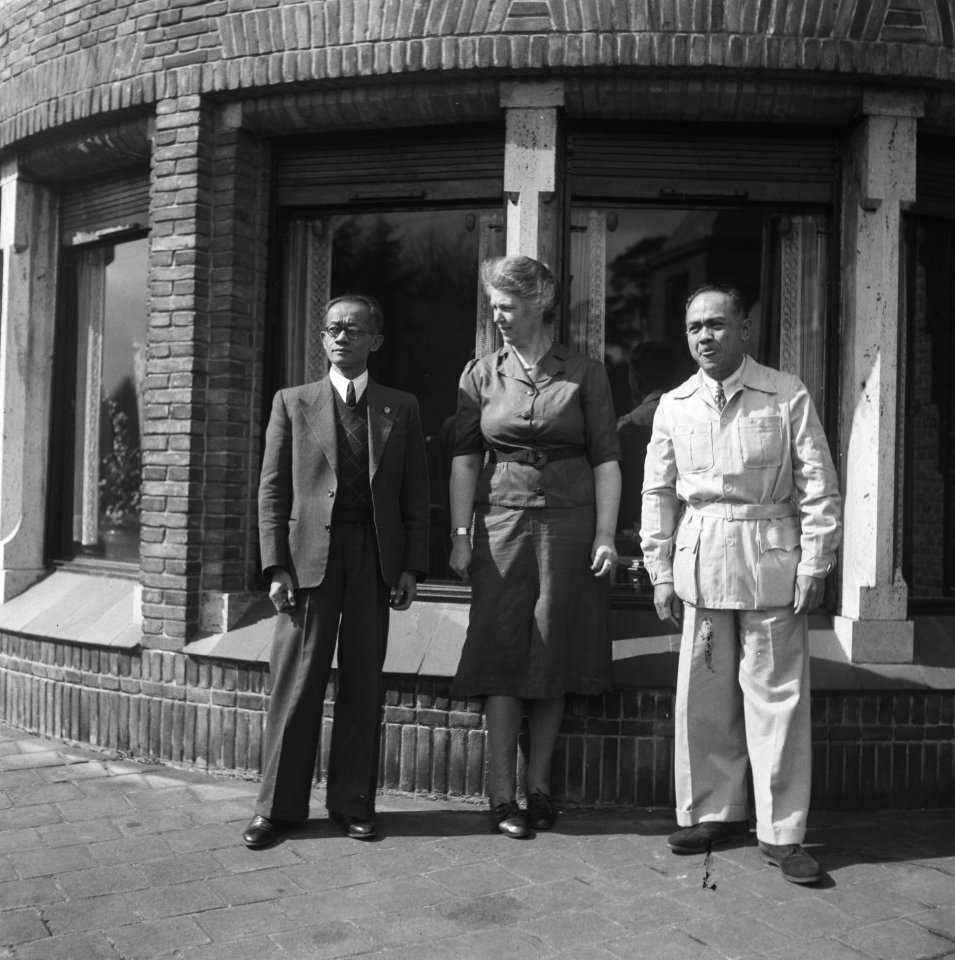 Hoge Veluwe Conferentie Nederlands-Indië ( Prof. Schermerhorn en echtgenote en …, Bestanddeelnr 901-6535