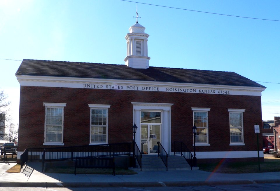 Hoisington, Kansas post office from N 1