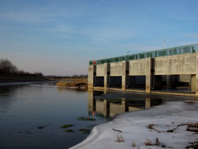 Hochwasser-Entlastungsbauwerk Zwenkauer See elsterseitig Anfang März 2018